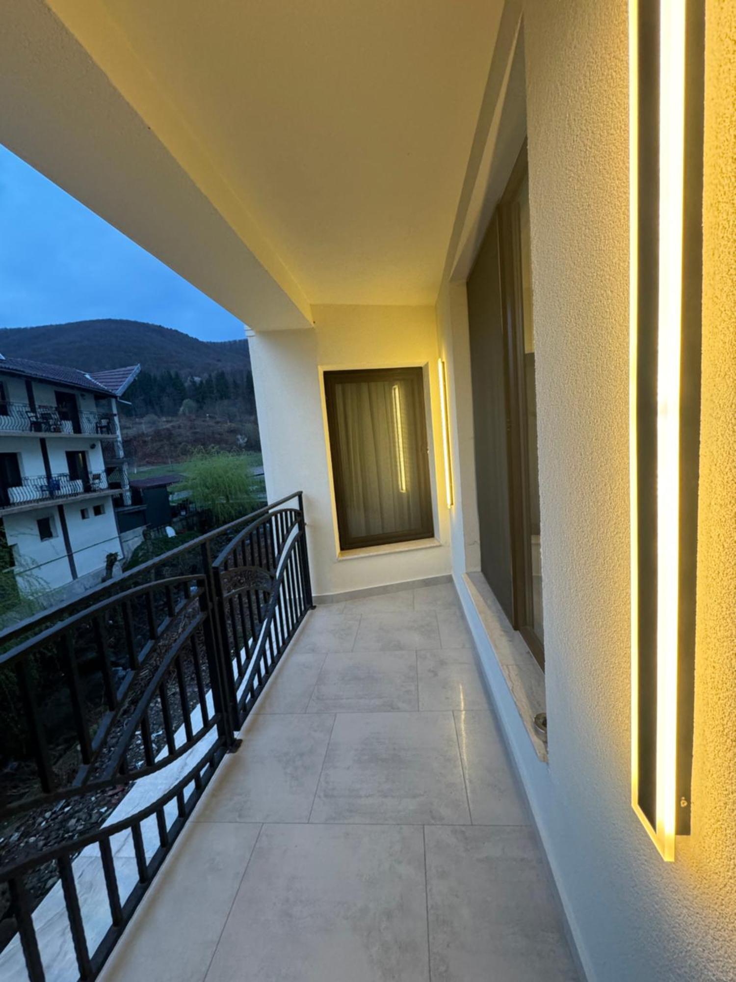 Conacul Pestera Ursilor Chiscau 外观 照片