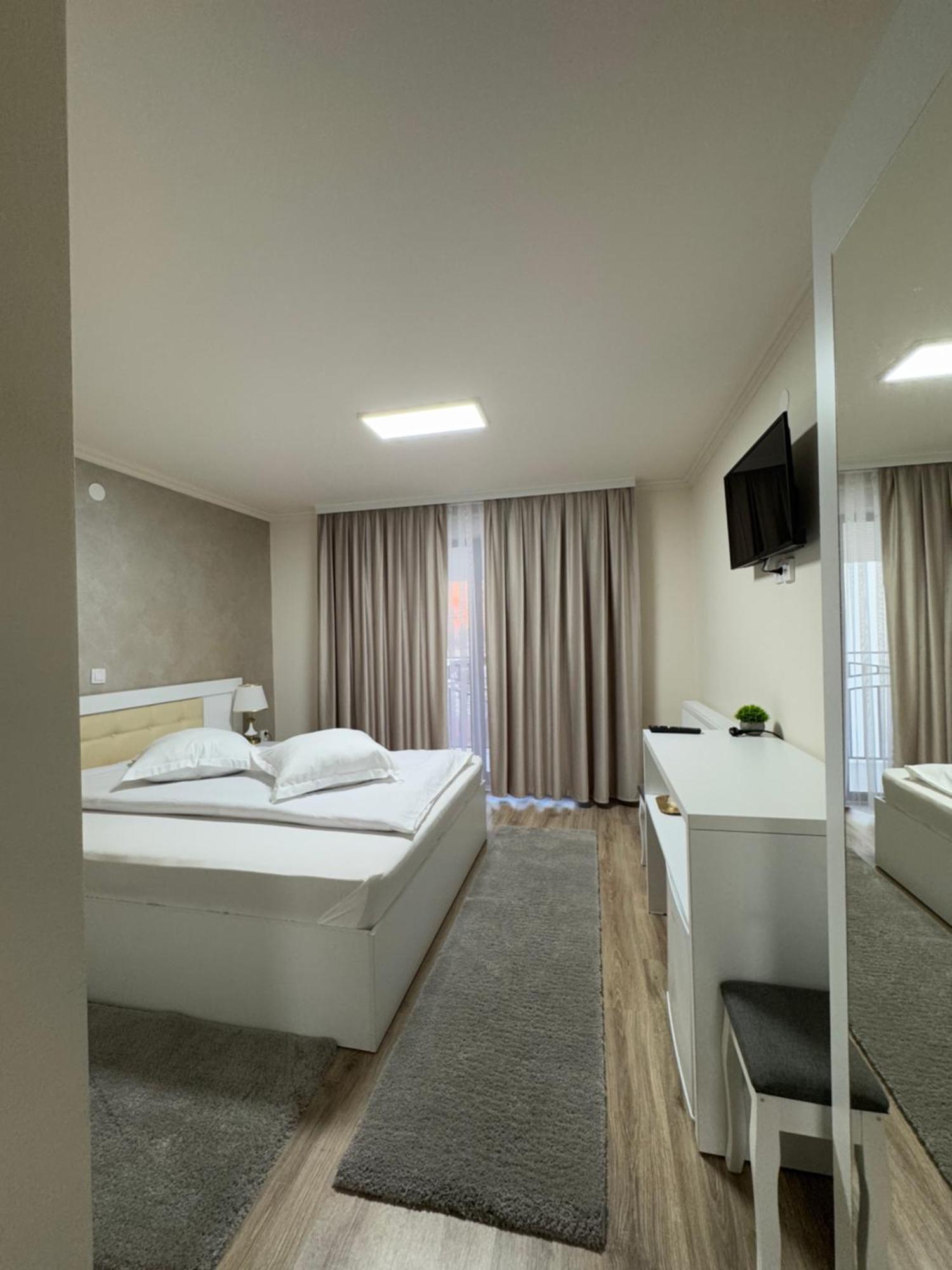 Conacul Pestera Ursilor Chiscau 外观 照片